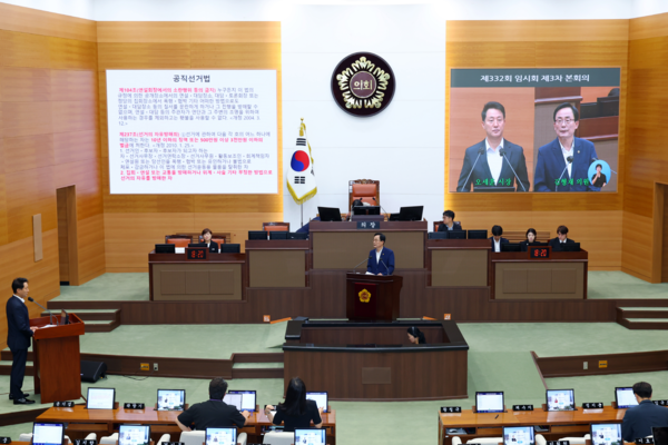 ▲ 김형재 의원이 오세훈 시장에게 ‘역사 내 선거운동 사전신고 및 허가제' 폐지를 촉구하는 시정질문을 하고 있다.