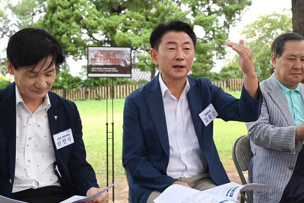 ▲ 김동근 시장이 ‘송산권역 현장 티타임’을 진행하고 있다.