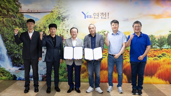 ▲ 연천군과 스캐터엑스 '공직자용 AI 업무 비서 공동 개발 MOU' 체결 모습.
