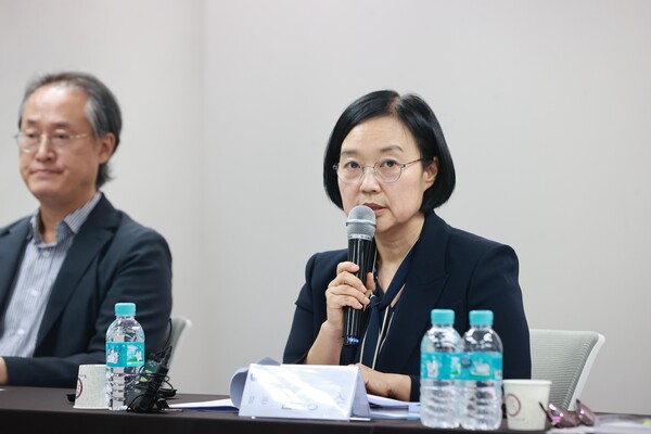 ▲ 한성숙 중소벤처기업부 장관이 24일 서울 종로구 광화문빌딩에서 열린 '중소기업 온라인수출 활성화 대책 마련을 위한 간담회'에서 발언하고 있다. /뉴시스