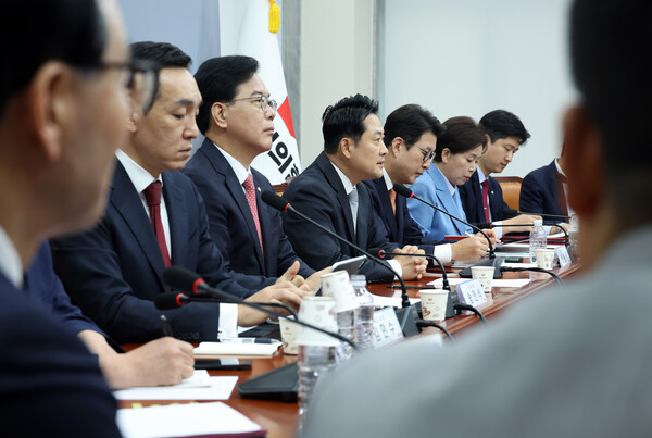 ▲ 장동혁 국민의힘 대표가 18일 서울 여의도 국회에서 열린 최고위원회의에서 발언하고 있다. /뉴시스