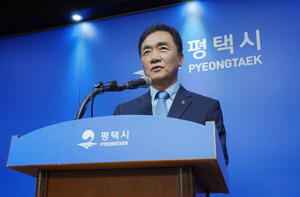 ▲ 기자회견을 진행하고 있는 정장선 평택시장.