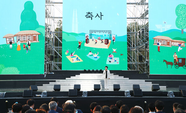 ▲ 이혜숙 의장이 '제20회 한마음어울마당'에 참석해 축사를 하고 있다.