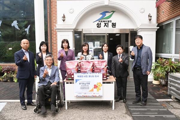 ▲ 화성특례시의회 문화복지위원회 관내 복지 시설 방문 모습.