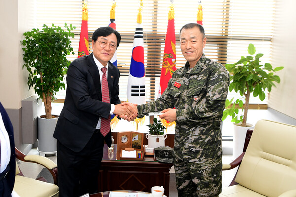 ▲ 박용철 강화군수, 추석 맞이 군부대 위문.