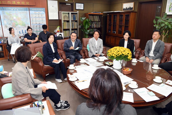 ▲ 영등포구의회 의원연구단체 '탄소중립과 지속가능한 문화도시 연구회' 용인시의회 간담회 진행 모습.