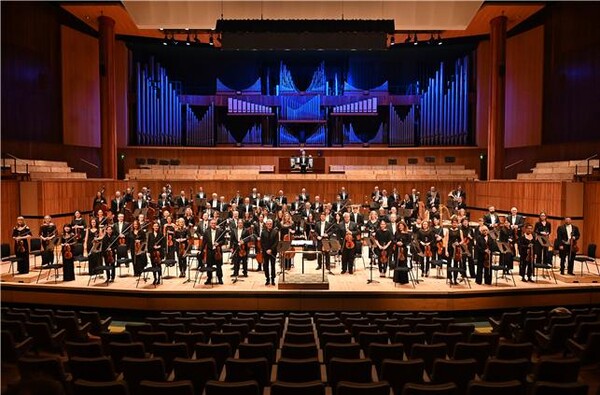 ▲ LPO with Edward Gardner.
