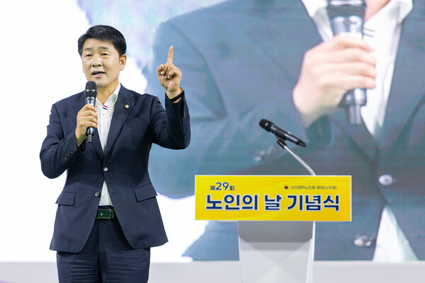 ▲ 배정수 의장이 '제29회 노인의 날 기념식'에 참석해 축사를 하고 있다.