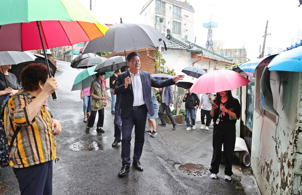▲ 학익2동 현장 방문한 이영훈 미추홀구청장.