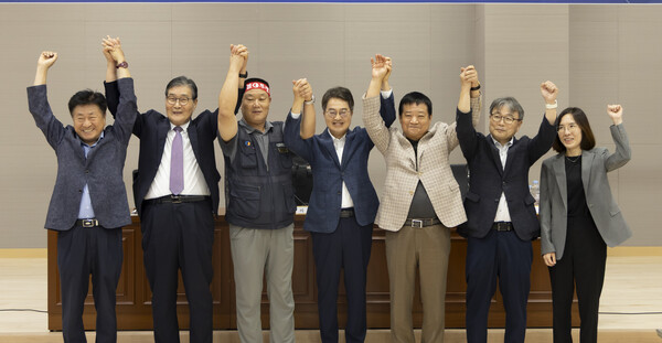 ▲ 경기도 시내버스 노·사와 협상 타결한 김동연 경기도지사.