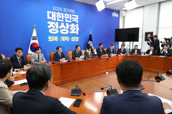 ▲ 김병기 더불어민주당 원내대표가 25일 오전 서울 여의도 국회에서 열린 정책조정회의에서 발언을 하고 있다. /뉴시스