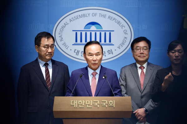 ▲ 국정자원 사태 정부 대응 비판하는 박덕흠 의원. /뉴시스