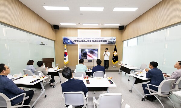 ▲ 김포시의회 ‘지속가능한 명품도시 연구회’ 주관 전문가 강연 모습.