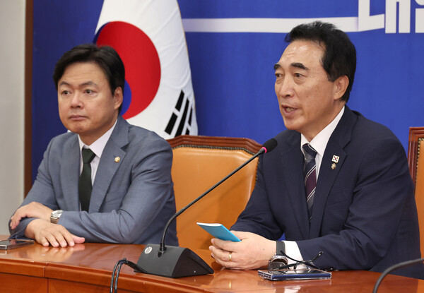 ▲ 현안관련 기자간담회하는 박수현 더불어민주당 수석대변인. /뉴시스