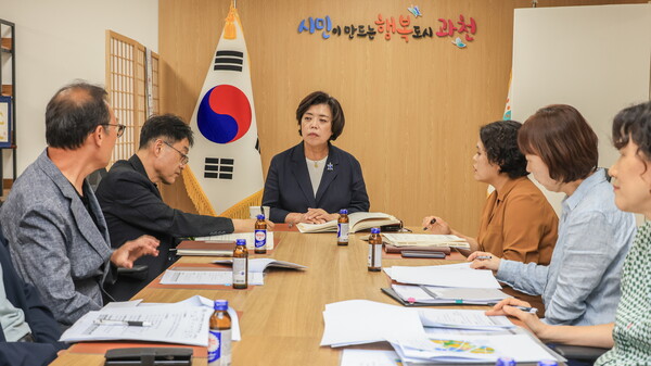 ▲ 과천시 2026년도 업무계획 및 민선8기 공약 추진상황 점검 보고회 개최 모습.