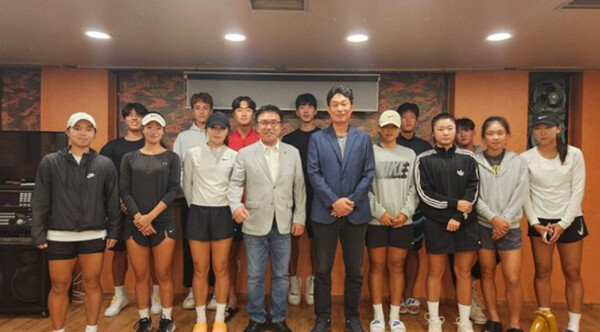 ▲ 제106회 전국체전 출전 경기도대표 고등부 선수단 격려 기념사진.