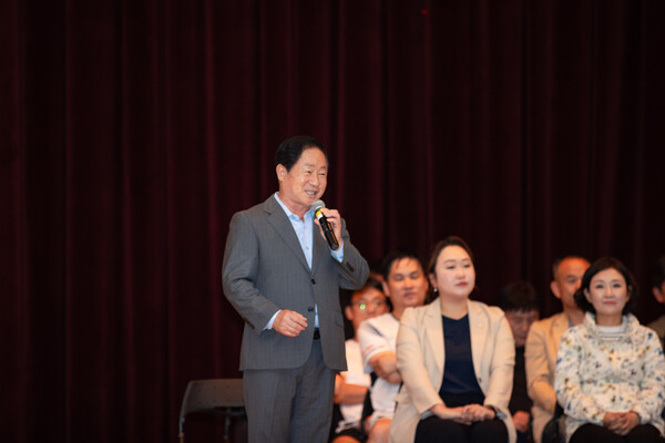 ▲ 주광덕 남양주시장이 '제9회 남양주시장배 여성스포츠 배드민턴대회'에 참석해 축사를 하고 있다.