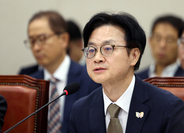 ▲ 질의에 답하는 김정관 장관. /뉴시스