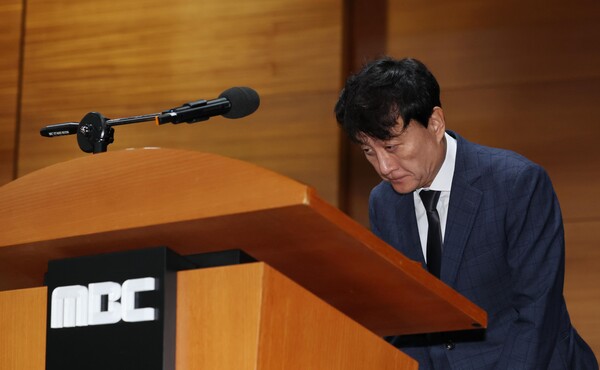▲ 안형준 MBC 사장이 10월 15일 오전 서울 마포구 MBC에서 열린 '고(故) 오요안나 1주기 관련 대국민 기자회견'에서 인사를 하고 있다.