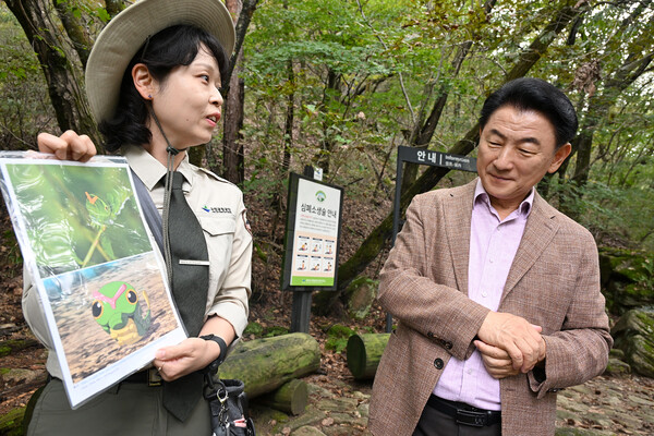 ▲ 김동근 시장이 국립공원공단 자연환경해설사와 함께하는 현장 탐방 및 소통의 시간을 가졌다.