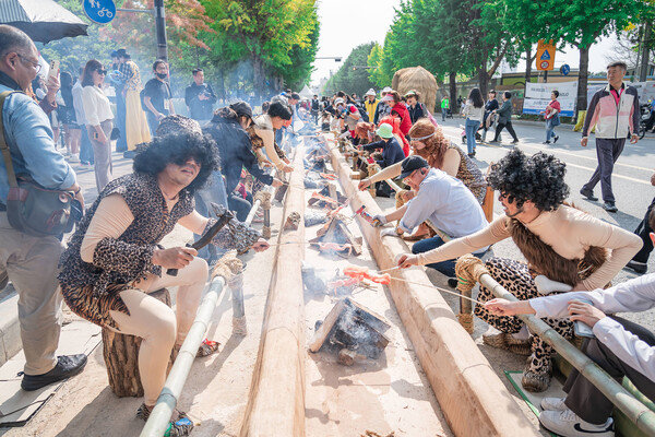 ▲ 2024년 강동선사문화축제 ‘선사 바비큐 체험’.