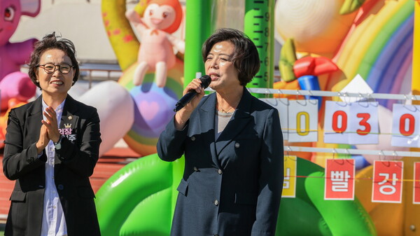 ▲ 신계용 과천시장 '어린이집 한마음 체육대회'에 참석해 인사말을 하고 있다.