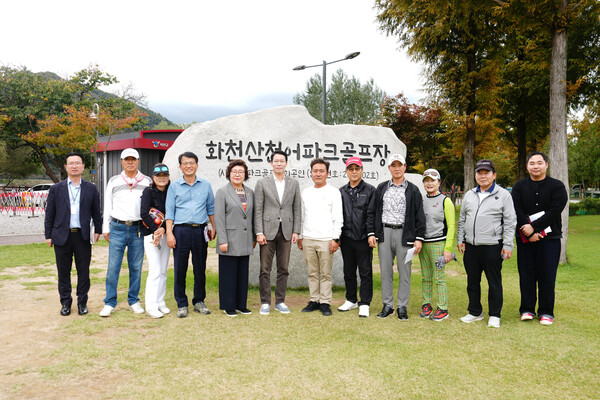 ▲ 포천시의회, 화천군 파크골프장 벤치마킹 기념사진.