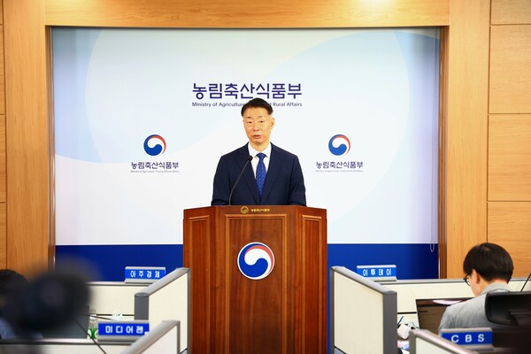▲ 박성우 농림축산식품부 농촌정책국장이 20일 정부세종청사에서 ‘농어촌 기본소득 시범사업’ 선정 결과를 발표하고 있다. /뉴시스