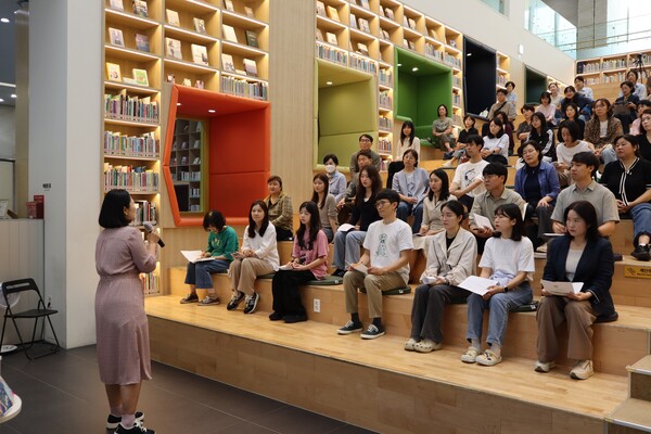 ▲ 2025년 9월 김혜정 작가 책문화 강연 모습.