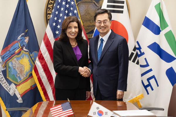 ▲ 2024년 10월 미국방문시 캐시 호컬 뉴욕주지사와의 면담.