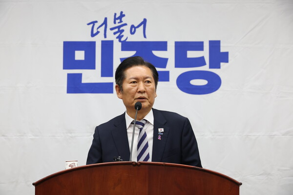 ▲ 정청래 더불어민주당 대표가 26일 오후 서울 여의도 국회에서 열린 의원총회에서 발언을 하고 있다. /뉴시스