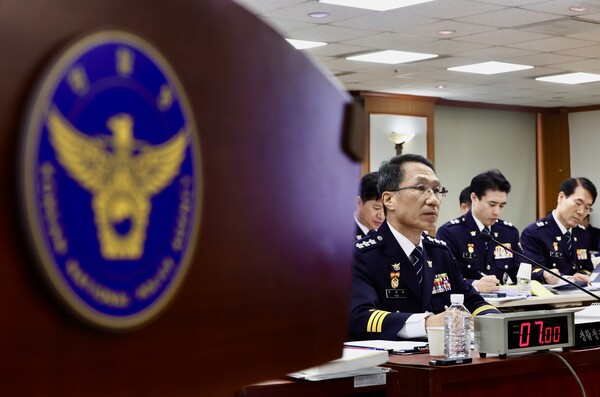 ▲ 유재성 경찰청장 직무대행이 17일 오전 서울 서대문구 경찰청에서 열린 행정안전위원회 국정감사에서 의원 질의에 답변하고 있다. /뉴시스