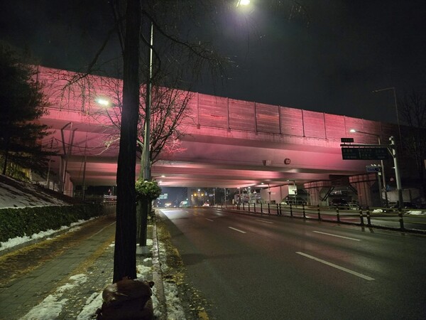 ▲ 업라이팅조명 설치 모습.