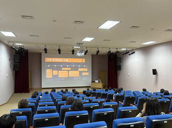 ▲ 문화자원봉사자 양성교육 강의 모습.