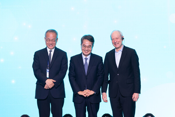 ▲ 2025 DMZ OPEN 에코피스포럼 최재천 교수, 김동연 경기도지사, 마이클 샌델 교수.