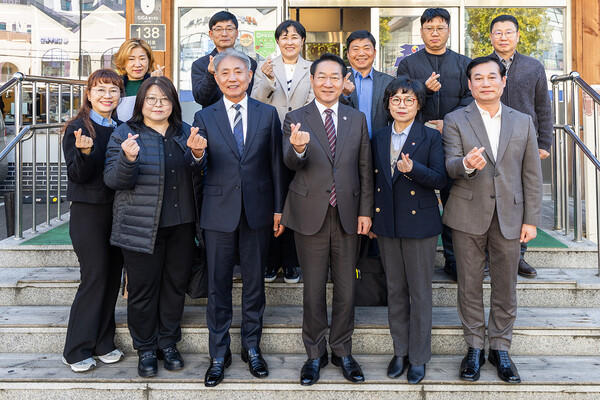 ▲ ‘마을 안으로, 시민 속으로’ 효성2동 통합회의 개최 기념사진.