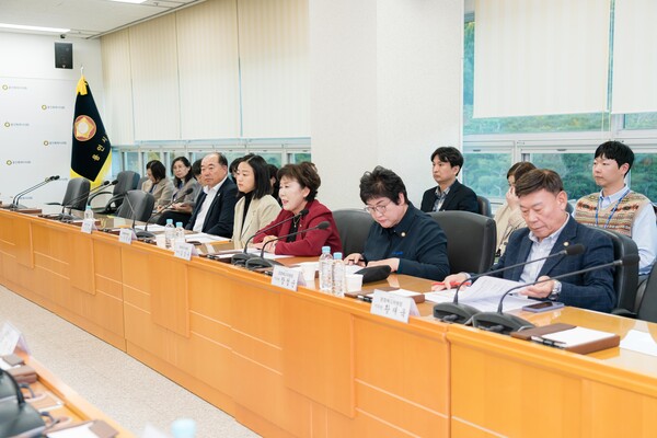 ▲ 용인특례시의회 문화복지위원회 정책협의회 개최 모습.