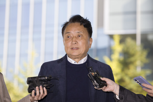 ▲ 국회 오송참사 국정조사에서 위증한 혐의를 받는 김영환 충북지사가 4일 오후 서울 영등포경찰서로 출석하고 있다. /뉴시스