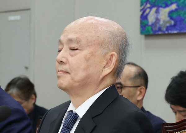 ▲ 안창호 국가인권위원회 위원장이 5일 오전 서울 여의도 국회에서 열린 국회운영위원회 국정감사에서 눈을 감고 있다. /뉴시스