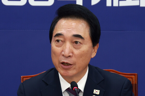 ▲ 현안 기자간담회 하는 박수현 수석대변인. /뉴시스