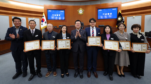 ▲ 오산시의회 '2025년 오산시 주민자치위원 표창 시상식' 개최 모습.