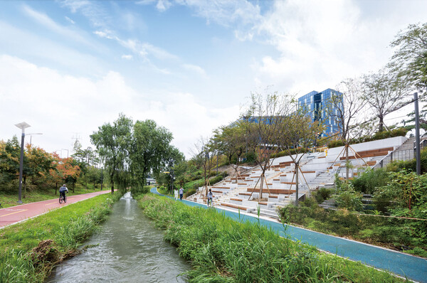 ▲ 장지천 수변공원.