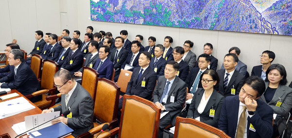 ▲ 6일 서울 여의도 국회에서 열린 운영위원회의 대통령비서실 등 국정감사에 피감기관 직원들이 출석해 있다. /뉴시스