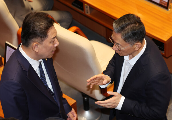 ▲ 대화하는 김병기-정성호. /뉴시스