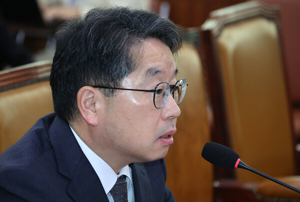 ▲ 노만석 검찰총장 직무대행이 지난달 27일 서울 여의도 국회에서 열린 법제사법위원회의 대검찰청에 대한 국정감사에서 질의에 답하고 있다. /뉴시스