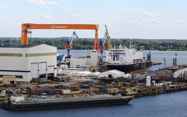 ▲ 미국 펜실베이니아주 필라델피아의 한화 필리조선소에 미국 해양청 발주 국가안보 다목적선 ‘스테이트 오브 메인’호가 정박해 있다. /뉴시스