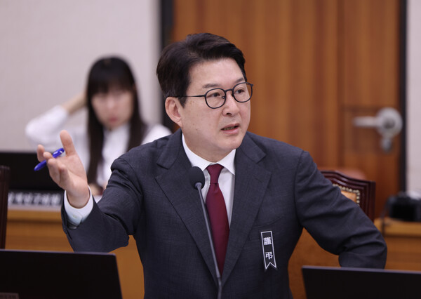 ▲ 질의하는 신동욱 의원. /뉴시스