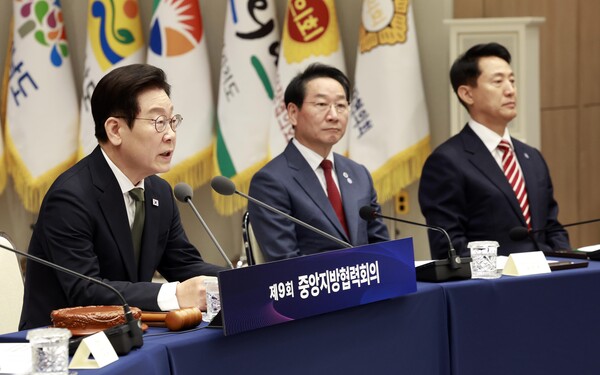 ▲ 이재명 대통령이 12일 서울 용산 대통령실 청사에서 열린 중앙지방협력회의에서 발언하고 있다. /뉴시스