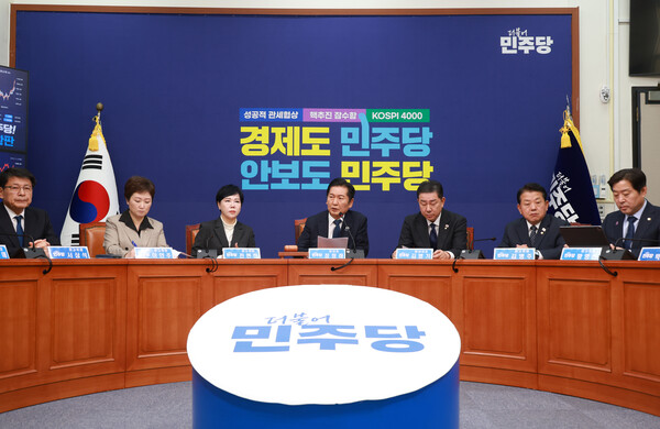 ▲ 정청래 더불어민주당 대표가 10일 서울 여의도 국회에서 열린 최고위원회의에서 발언하고 있다. /뉴시스