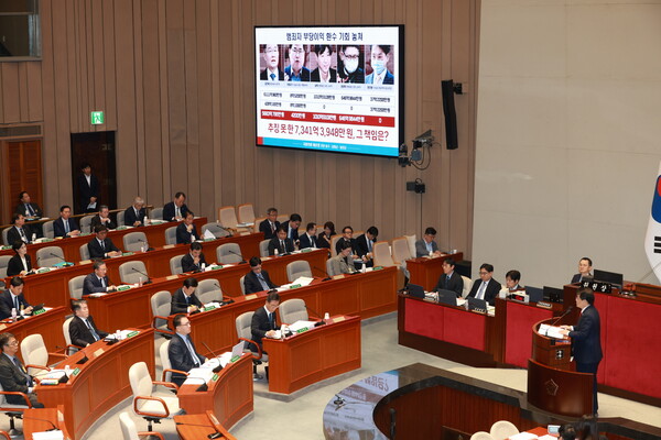 ▲ 예결위서 의원 질의에 답하는 정성호 장관. /뉴시스